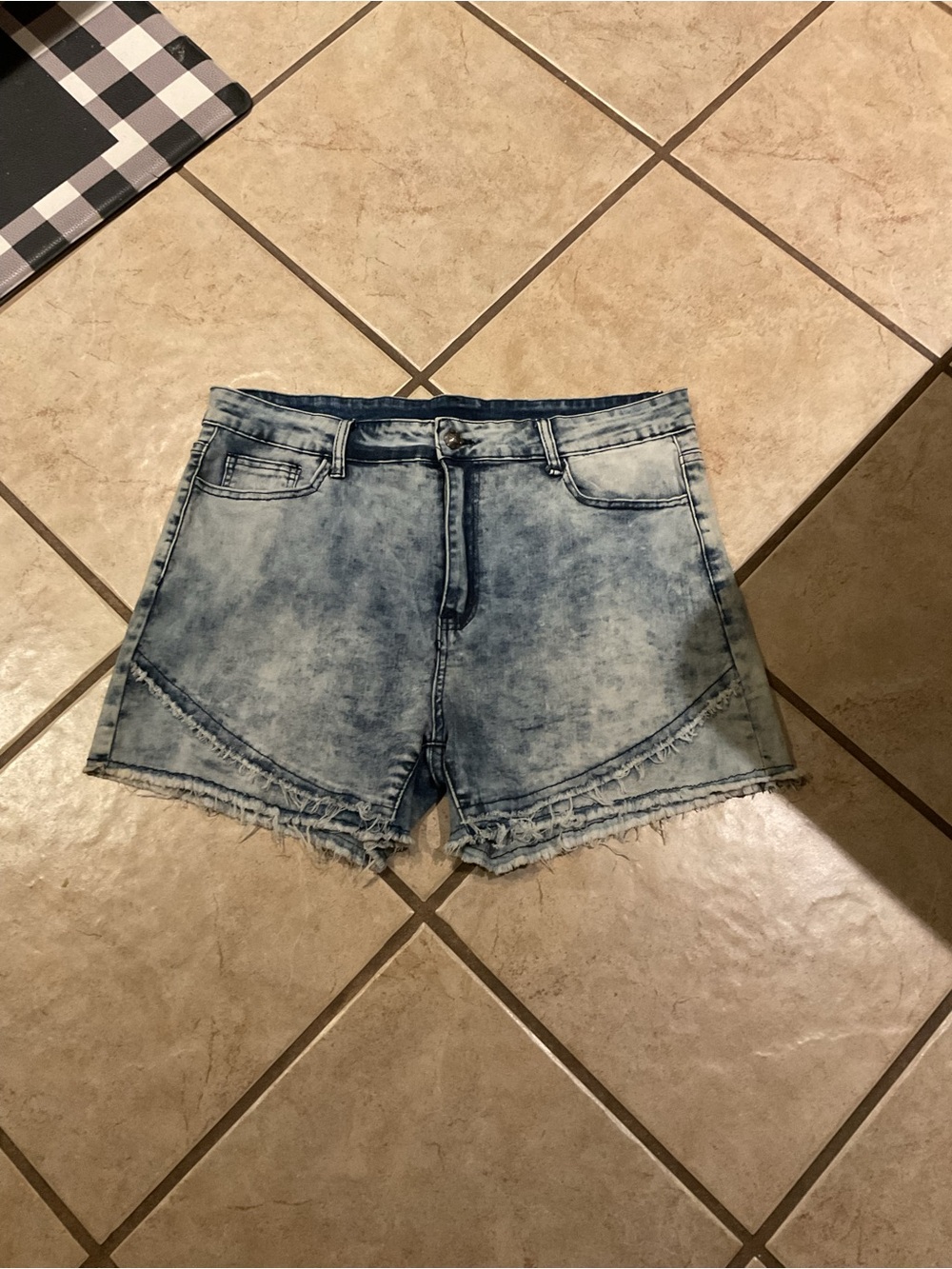 Crazy Train Acid Wash Denim Shorts With Navy Aztec Print Pockets Women’s 2X NWT